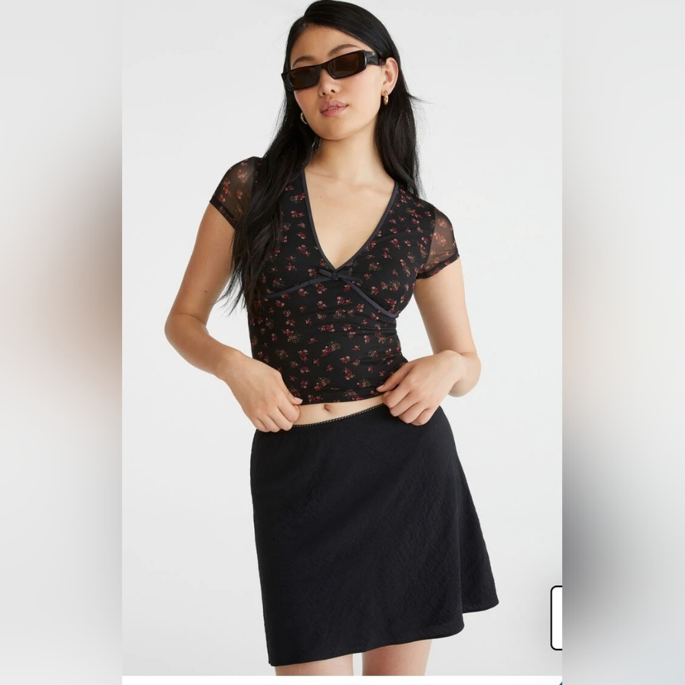 Aéropostale Black Floral Mesh V-Neck Top Bow Detail‎ Size Large NWT